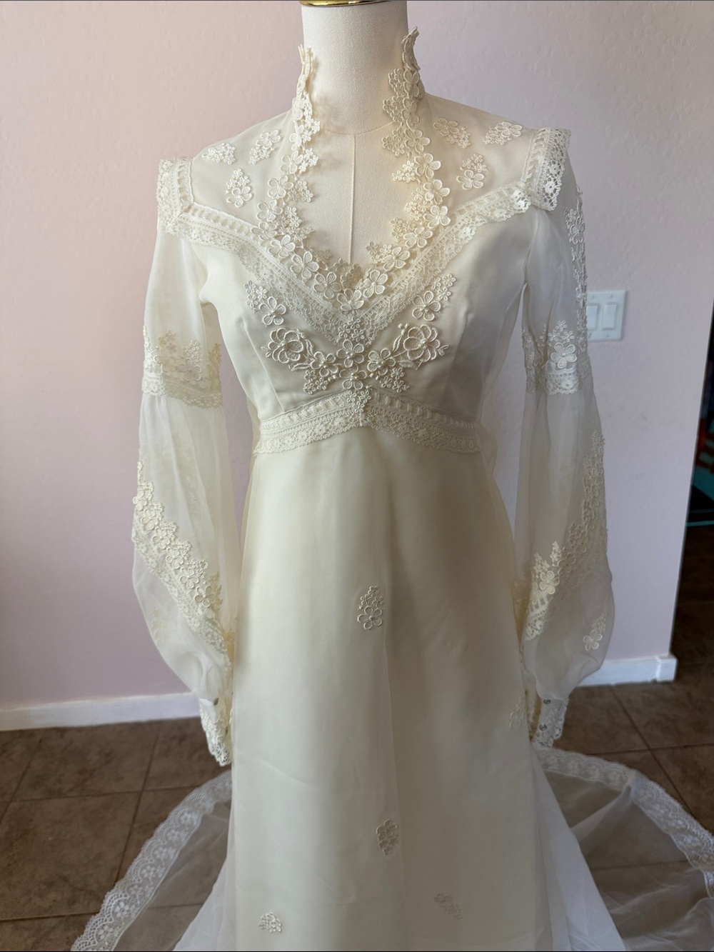 Romantic vintage Ivory Lace High-Neck balloon sleeve Bridal Gown